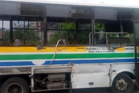 Halk otobüsüyle iş makinesi çarpıştı: 5 yaralı 39 Halk otobüsüyle iş makinesi çarpıştı 5 yaralı