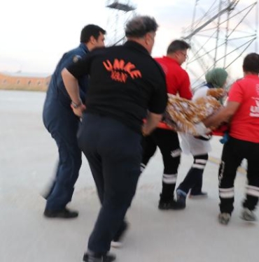 Hamile kadın, Sikorsky helikopterle hastaneye ulaştırıldı 9 Hamile kadın Sikorsky helikopterle hastaneye ulaştırıldı