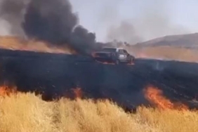 Hasadı yapılmış tarlada park halindeki otomobil alev alarak yandı