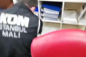 Hastalarından bıçak parası isteyen doktorun muayenehanesinden de para çıktı