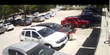 Hastane otoparkından motosiklet hırsızlığı kamerada 12 Hastane otoparkından motosiklet hırsızlığı kamerada