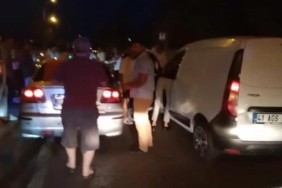 Hastane yolunu trafiğe kapatıp asker eğlencesi yapan gençlere tepki