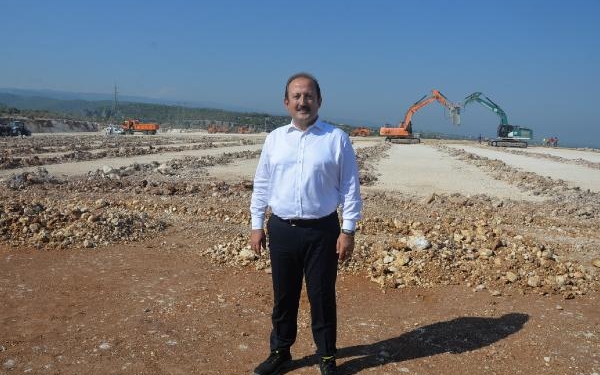 Hatayspor için yapımına başlanan sahalarda hummalı çalışma devam ediyor