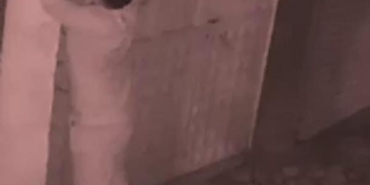 HDP İl Başkanlığı'nın tabelasını söküp, çöp konteynerine attı 33 HDP İl Başkanlığının tabelasını söküp çöp konteynerine attı