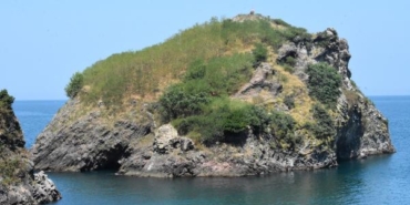 Hoynat Adası, yerli ve yabancı turistlerin ilgi odağı oldu 13 Hoynat Adası yerli ve yabancı turistlerin ilgi odağı oldu