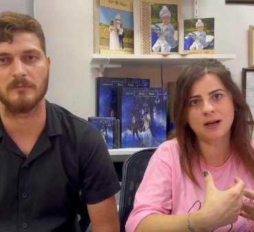 Husumetlileri, 6 aylık hamile kadının aracına içki şişesi fırlattı 10 Husumetlileri 6 aylık hamile kadının aracına içki şişesi fırlattı