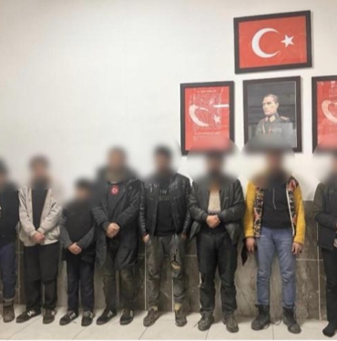 Iğdırda 13 göçmen kaçakçısı tutuklandı