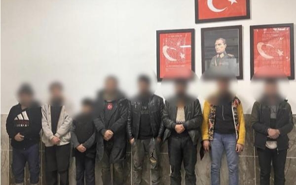 Iğdırda 13 göçmen kaçakçısı tutuklandı