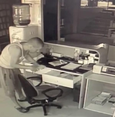 İletişim bayilerinden hırsızlığa suçüstü Hırsızlık kamerada