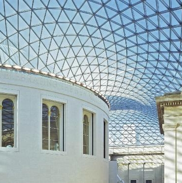 İngilterenin en köklü müzesinin bir çalışanı eserlerin çalınmasında sorumlu tutuldu