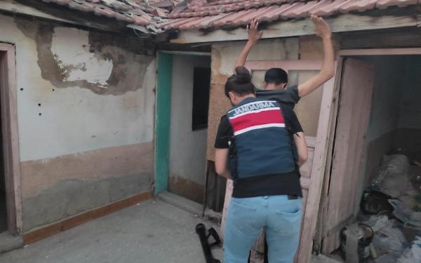 Iraklı çiftlik sahibinin el ve ayaklarını bağlayıp hayvanlarını ve paralarını çaldılar