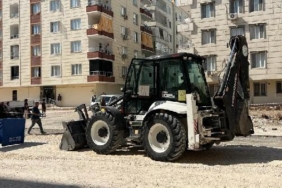 İş makinesinin altında kalan kadın öldü