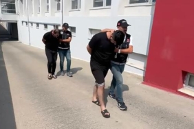 İş yerinde uyuşturucu ele geçirilen berber tutuklandı 33 İş yerinde uyuşturucu ele geçirilen berber tutuklandı