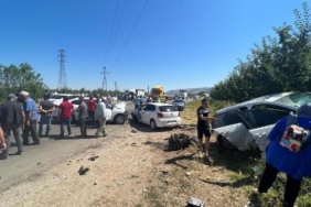 Isparta'da 4 aracın karıştığı zincirleme kaza: 2'si çocuk 9 yaralı 40 Ispartada 4 aracın karıştığı zincirleme kaza 2si çocuk 9 yaralı