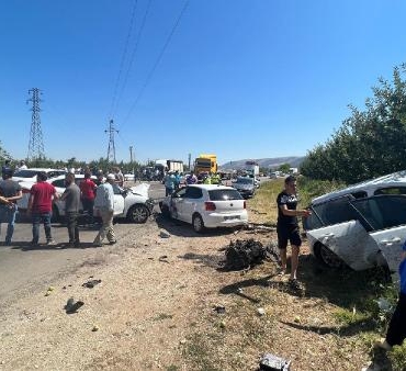 Ispartada 4 aracın karıştığı zincirleme kaza 2si çocuk 9 yaralı