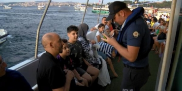 İstanbul polisinden tur ve eğlence teknelerine 'İstanbul Huzur' denetimi 23 İstanbul polisinden tur ve eğlence teknelerine İstanbul Huzur denetimi