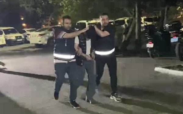 İstanbul'da 33 firari hükümlü yakalandı 1 İstanbulda 33 firari hükümlü yakalandı