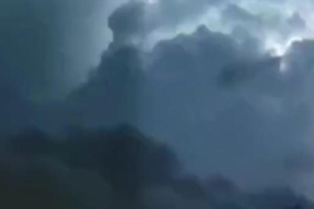 İstanbul'da 'elektrik fırtınası' gökyüzünü aydınlattı 