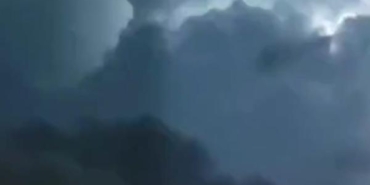 İstanbul'da 'elektrik fırtınası' gökyüzünü aydınlattı 