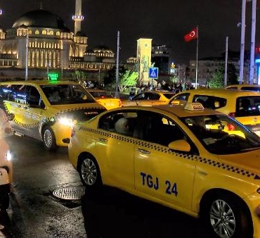 İstanbulda taksiler yeni ücret tarifesine geçti