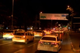 İstanbulda taksimetre ücretine zam isteyen taksiciler eylem yaptı