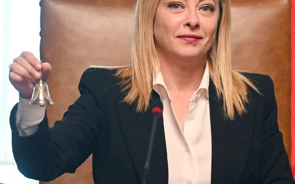 İtalya Başbakanı restoran ücretini ödemeden kaçan İtalyan turistlerin hesabını ödedi