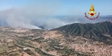 İtalyanın Sardinya adasında orman yangını