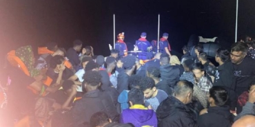 İzmir'de 208 kaçak göçmen kurtarıldı, 184 göçmen yakalandı 21 İzmirde 208 kaçak göçmen kurtarıldı 184 göçmen yakalandı