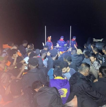 İzmirde 208 kaçak göçmen kurtarıldı 184 göçmen yakalandı