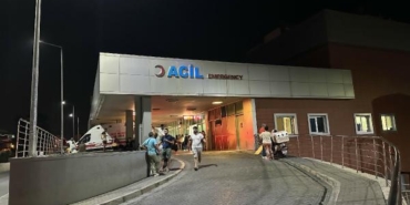 İzmir'de annesine satırla saldıran şüpheli tutuklandı 40 İzmirde annesine satırla saldıran şüpheli tutuklandı