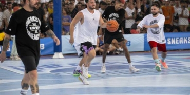 İzmir’de basketbolseverler smaç gösterisinde buluştu 24 İzmirde basketbolseverler smaç gösterisinde buluştu