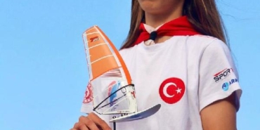 İzmirli Parla sörfte tarih yazdı