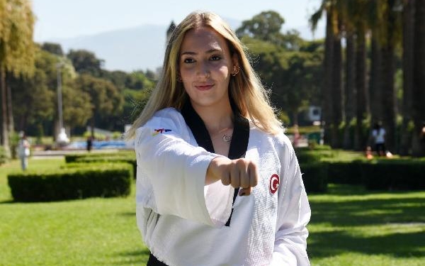 İzmirli tekvandocu kırık elle bronz madalya aldı