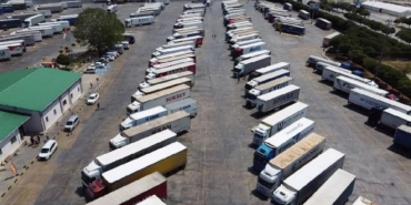 'Kaçak göçmenlere' karşı TIR'lara güvenlik kamerası kurdular 19 Kaçak göçmenlere karşı TIRlara güvenlik kamerası kurdular