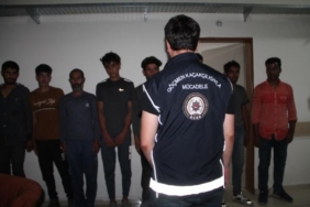 Kaçak göçmenleri taşıyan TIR şoförü tutuklandı 12 Kaçak göçmenleri taşıyan TIR şoförü tutuklandı