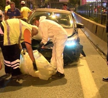 Kadıköy D-100'de yola atlayan köpek kazaya neden oldu:1 yaralı 3 Kadıköy D-100de yola atlayan köpek kazaya neden oldu1 yaralı