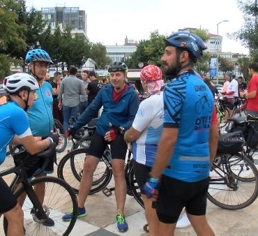 Kadiköyde Doğanay Güzelgünün ölümüne neden olan sürücünün yakalanamaması protesto edildi