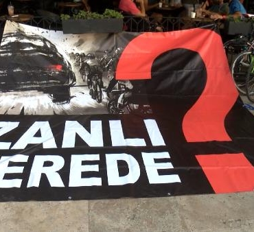 Kadiköyde Doğanay Güzelgünün ölümüne neden olan sürücünün yakalanamaması protesto edildi