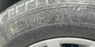 Kadıköy'de park halindeki çok sayıda otomobilin lastiği patlatıldı 31 Kadıköyde park halindeki çok sayıda otomobilin lastiği patlatıldı