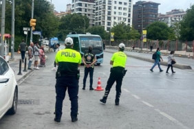 Kadıköyde polis yolcu gibi bindi minibüsçülere ceza yazdı