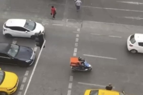 Kadıköy’de taksici taksimetre konusunda uyaran kişi ile kavga etti; o anlar kamerada 27 Kadıköyde taksici taksimetre konusunda uyaran kişi ile kavga etti o anlar kamerada