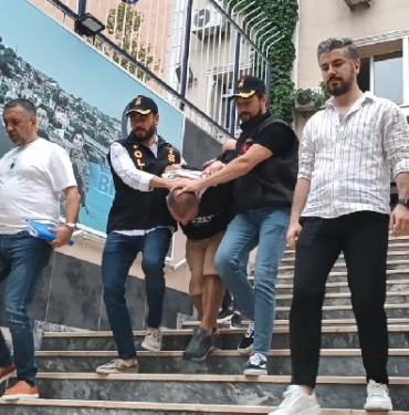 Kadıköyde tartıştığı kadını 4üncü kattan iterek ölümüne neden olduğu öne sürülen avukat gözaltında