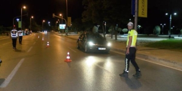 Kadıköy'de trafik denetimlerinde 97 sürücüye ceza 27 Kadıköyde trafik denetimlerinde 97 sürücüye ceza