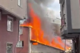 Kağıthane'de 3 binanın çatı katı yandı 3 Kağıthanede 3 binanın çatı katı yandı