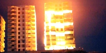 Kahramanmaraş'ta 12 katlı hasarlı bina patlayıcı kullanılarak yıkıldı 37 Kahramanmaraşta 12 katlı hasarlı bina patlayıcı kullanılarak yıkıldı