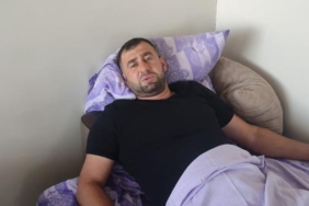 Kaldırımda kendisi ve kızının üzerine beton parçası düşen baba: Hiçbir önlem alınmamış 3 Kaldırımda kendisi ve kızının üzerine beton parçası düşen baba Hiçbir önlem alınmamış