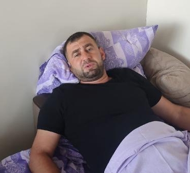 Kaldırımda kendisi ve kızının üzerine beton parçası düşen baba Hiçbir önlem alınmamış