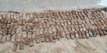 Kamboçya’da okul bahçesinde binlerce patlamamış mühimmat bulundu 21 Kamboçyada okul bahçesinde binlerce patlamamış mühimmat bulundu