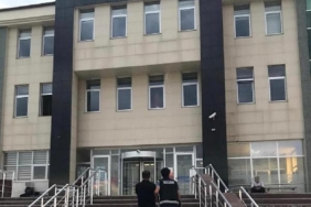 Kameralı düzenekle ehliyet sınavında kopya çekenlere suçüstü: 5 gözaltı 9 Kameralı düzenekle ehliyet sınavında kopya çekenlere suçüstü 5 gözaltı