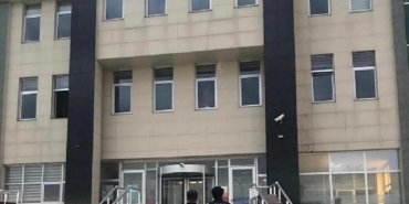 Kameralı düzenekle ehliyet sınavında kopya çekenlere suçüstü: 5 gözaltı 11 Kameralı düzenekle ehliyet sınavında kopya çekenlere suçüstü 5 gözaltı